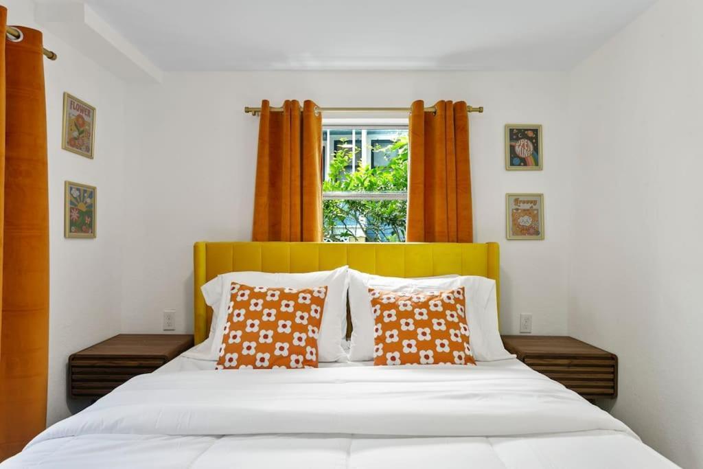 That 70'S Themed Apt Close To Coffee, Food + Shops Tampa Eksteriør bilde