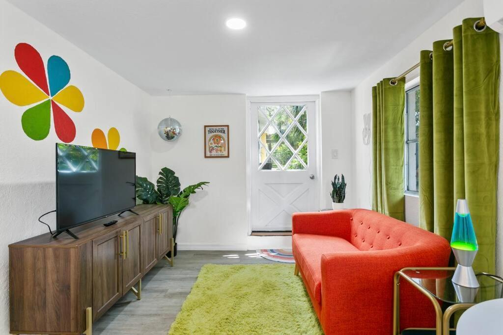 That 70'S Themed Apt Close To Coffee, Food + Shops Tampa Eksteriør bilde