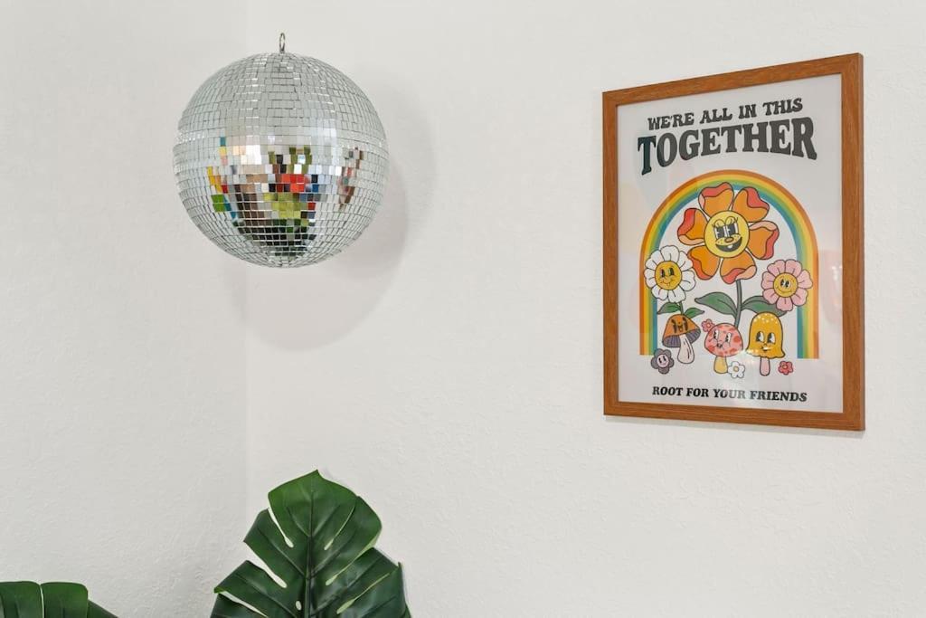 That 70'S Themed Apt Close To Coffee, Food + Shops Tampa Eksteriør bilde