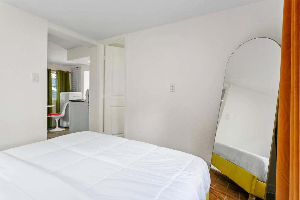 That 70'S Themed Apt Close To Coffee, Food + Shops Tampa Eksteriør bilde